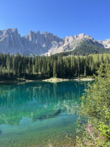 Lac dans les Dolomites